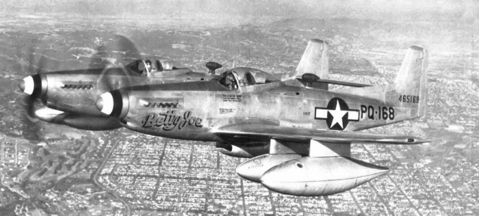 1280px-F-82B_Betty_Jo_44-65169_Flying_over_Los_Angeles_1947 (1024x462).jpg