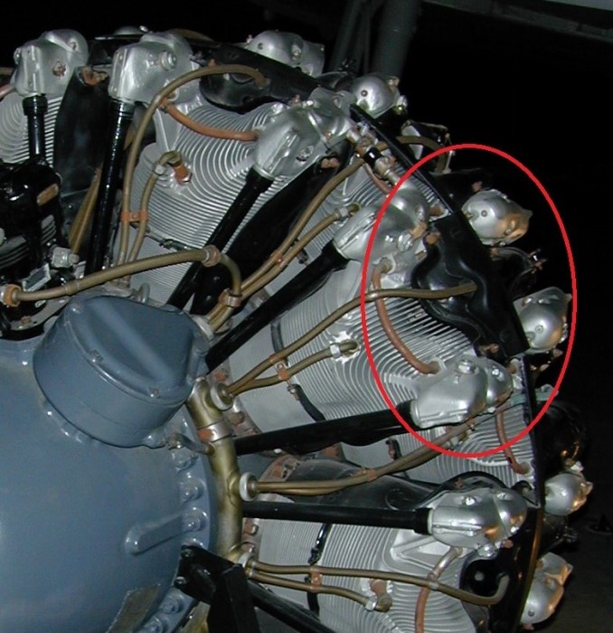 Pratt_&_Whitney_R-2800_Engine_1 det.jpg