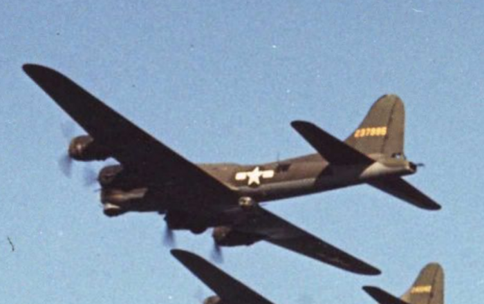 B-17G trainer 42-37996.png