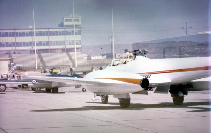 Meteor TT.20 N94749 (ex RAF WD592) and vampire.jpg