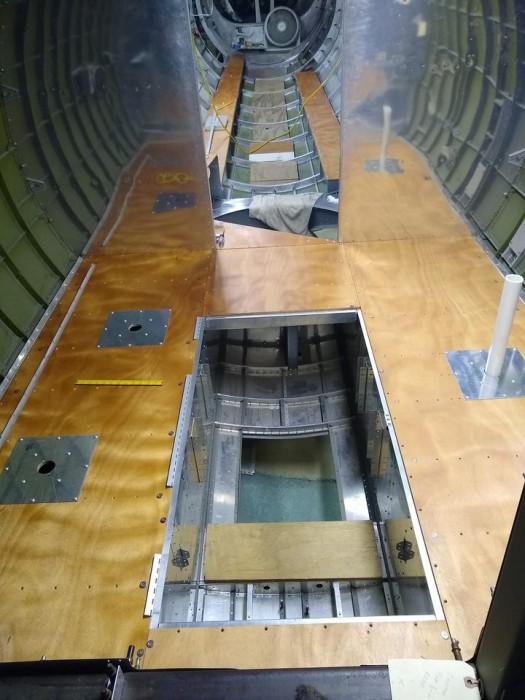 Desert Rat radio room.jpg (107.63 KiB) Viewed 3460 times Desert Rat radio room.jpg