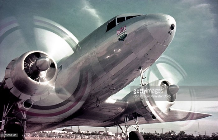 NC16086 United Airlines Mainliner.jpg