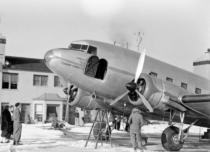 NC16017 American Airlines Flagship Connecticut (3).jpg