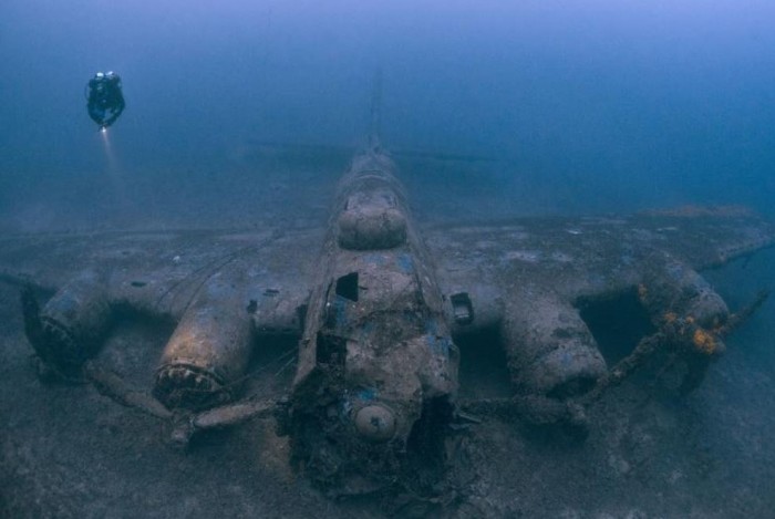 B-17 Vis Island 3.jpg (115.97 KiB) Viewed 12815 times B-17 Vis Island 3.jpg