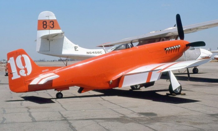 civilMustang76m.jpg