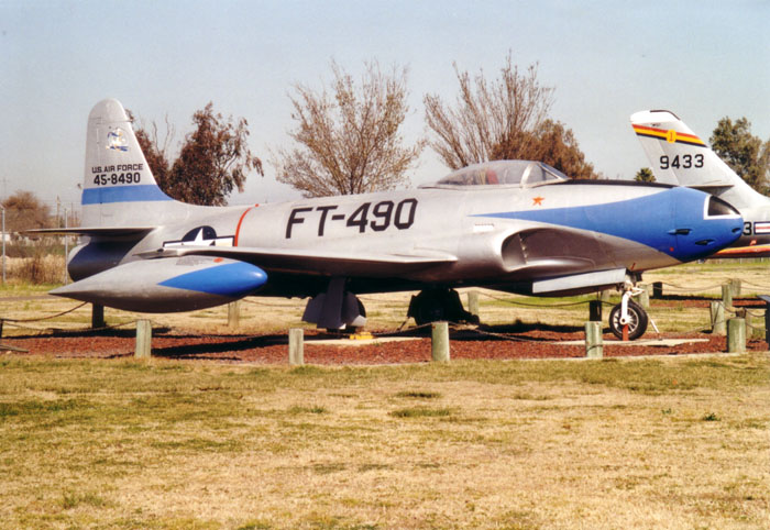 P-80 45-8490 Castle AFB 0202.jpg