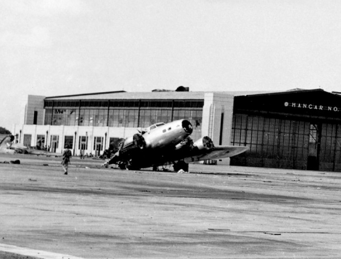 b17sathickamunderattackpearlharbora.jpg