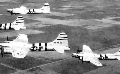 QB-17_Flying_Fortress_Drones_over_New_Mexico_1946 - Copy.jpg